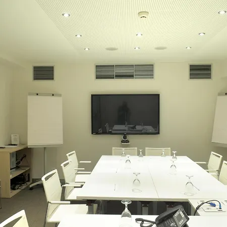 Ibis Hotel 2*