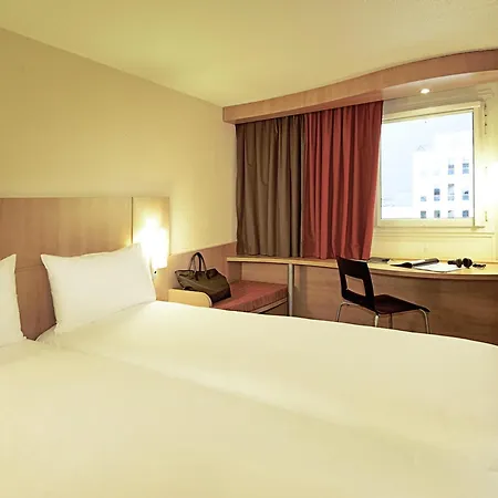 Ibis ホテル 2*