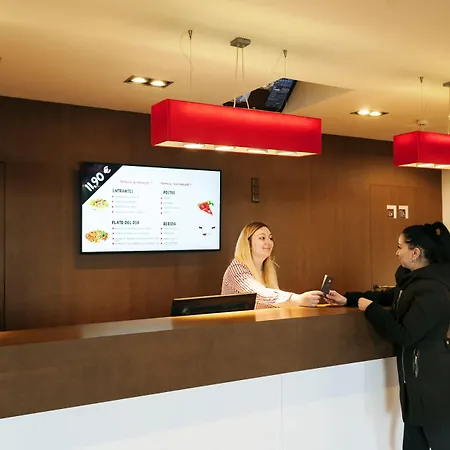 Ξενοδοχείο Ibis 2*