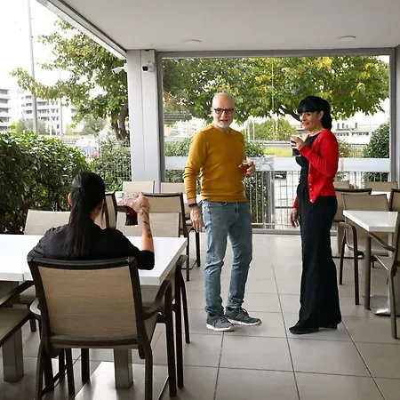 Ibis Hotel 2*