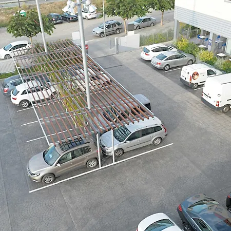 Ibis Hotel 2*